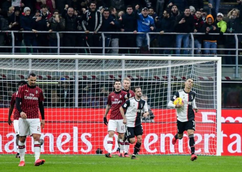 Cristiano Ronaldo (derecha) sancando la lengua en su celebración y Zlatan Ibrahimovic (izquierda) con mucho enfado. Foto AFP