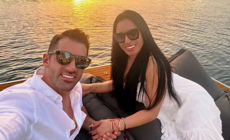 La influencer mexicana Evelyn Beltrán causó furor entre sus seguidores de Instagram al compartir una foto en la que luce un misterioso anillo. 