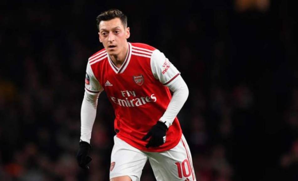 El DC United, equipo de la MLS, le ha ofrecido al ex internacional alemán Mesut Özil una propuesta que incluye la expansión de su marca 'M10' en Estados Unidos. El ex del Real Madrid no estuvo inscrito por el Arsenal la primera mitad de temporada en Premier League y ha estado entrenando al margen del primer equipo las últimas semanas.