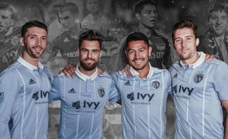 El mediocampista Roger Espinoza firmó un contrato por varios años, al igual que sus compañeros Graham Zusi, Matt Besler, Ilie Sánchez. Curiosamente no se especificó la cantidad de años exacta.