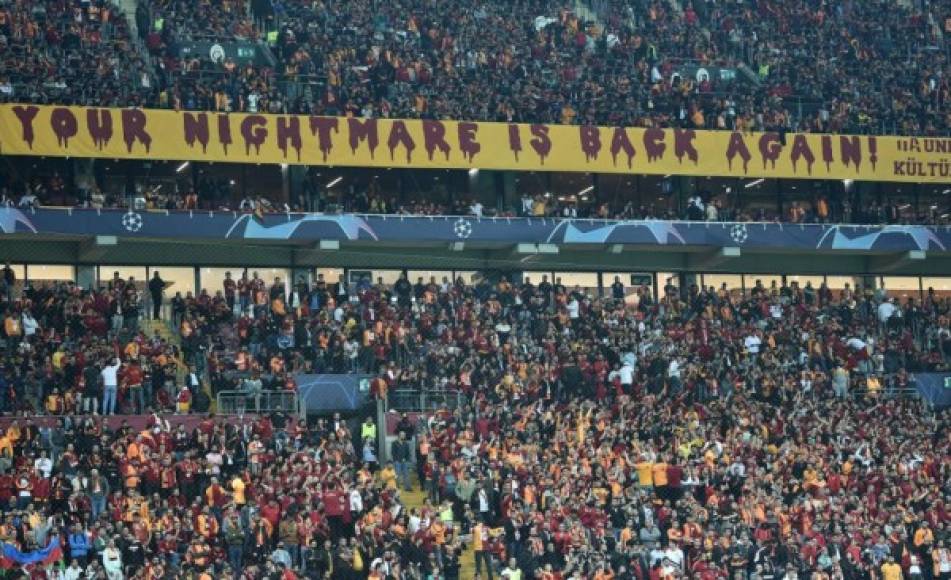 El estadio Türk Telekom Arena fue un infierno para el Real Madrid ya que la afición del Galatasaray se caracteriza por apoyar a su equipo de prinicipio a fin.