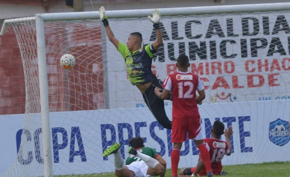 El portero Aldo Posas, ex del Parrillas One y Atlético Choloma, milita en el Estrella Roja de Danlí.