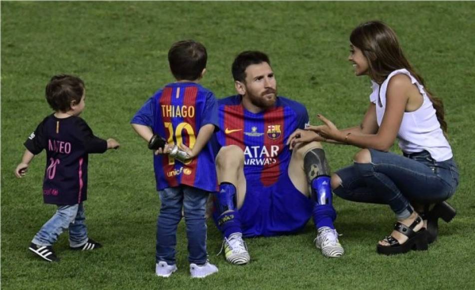 La mujer de Messi se llevó muchos flashes de los fotógrafos.