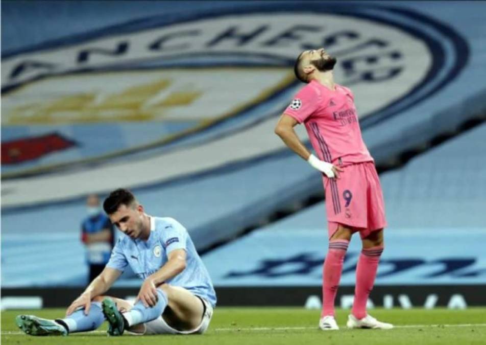 Karim Benzema se lamenta tras una ocasión fallada contra el City.