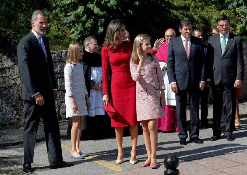 La princesa Leonor, llegó a su debut oficial con los Reyes de España, Felipe VI y Letizia, y la infanta Sofía.