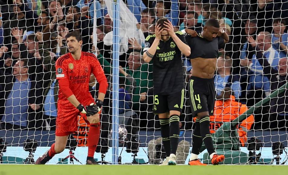 La frustración de Thibaut Courtois, Fede Valverde y David Alaba tras el3-0 del Manchester City.