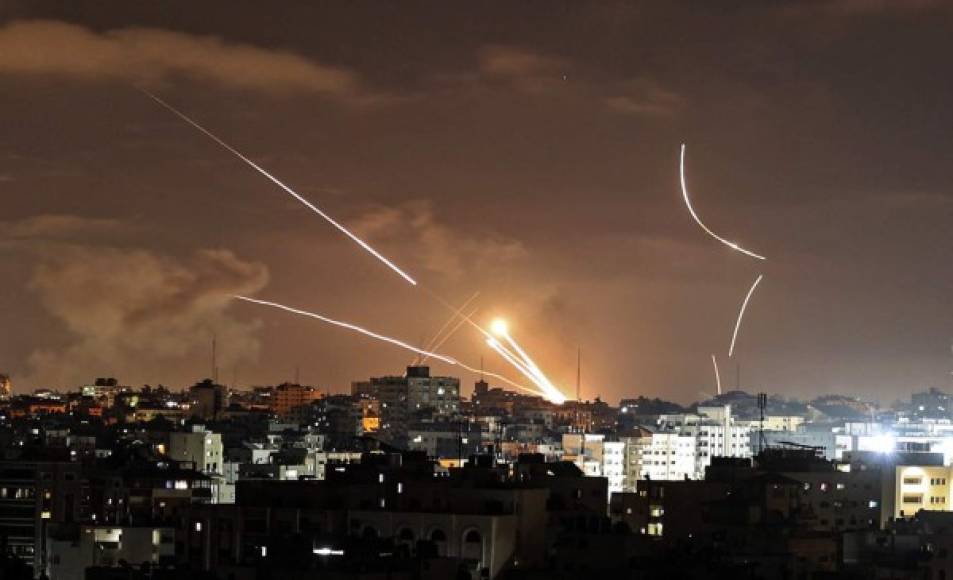 El Ejército israelí informó que han bombardeado Gaza más de 600 veces desde el lunes.