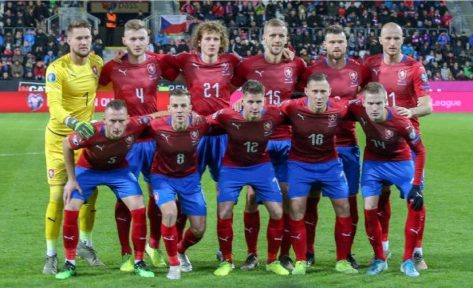 República Checa - Los checos han jugado todos los Campeonatos de Europa de la UEFA desde que es una nación independiente, llegando a siete fases finales consecutivas.