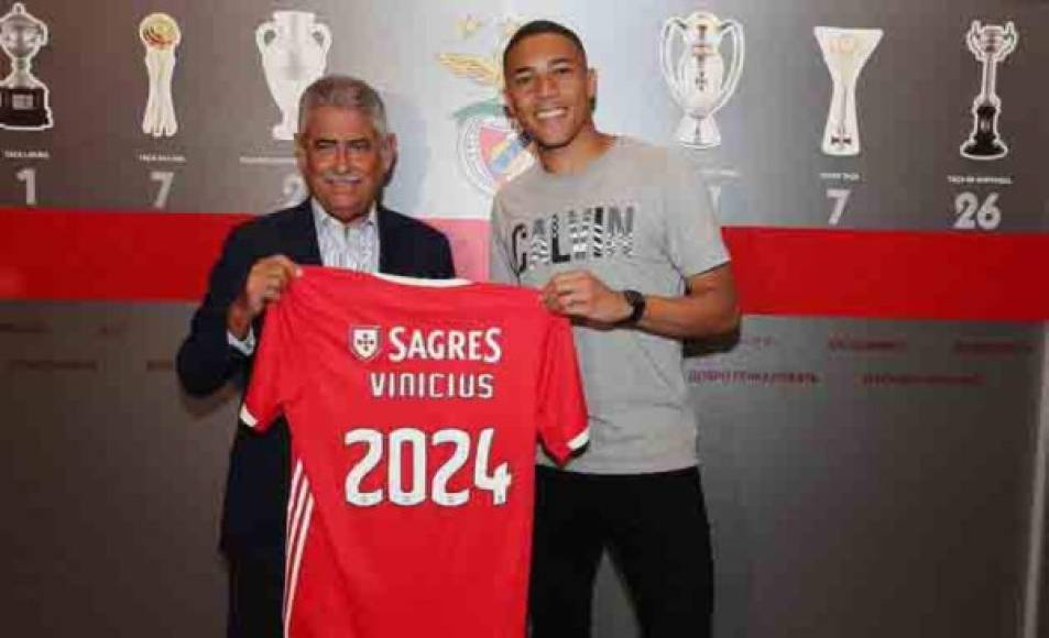El Benfica ha fichado al delantero brasileño Carlos Vinícius por 17.000.000 €. Firma hasta junio de 2024.