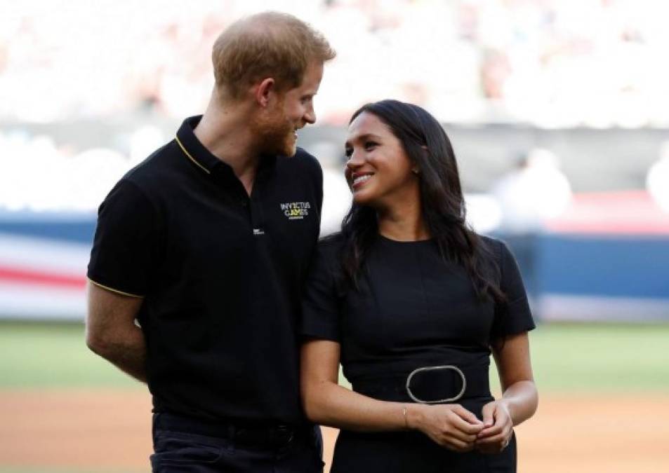 El príncipe Harry y Meghan no dejaron de dedicarse las miradas de complicidad que encantan a su público. <br/><br/>El próximo otoño los seguidores de la pareja real podrán tener más momentos de los duques de Sussex durante su gira oficial en Sudáfrica, anunciada este jueves 27 de junio por el palacio de Buckingham.<br/><br/>