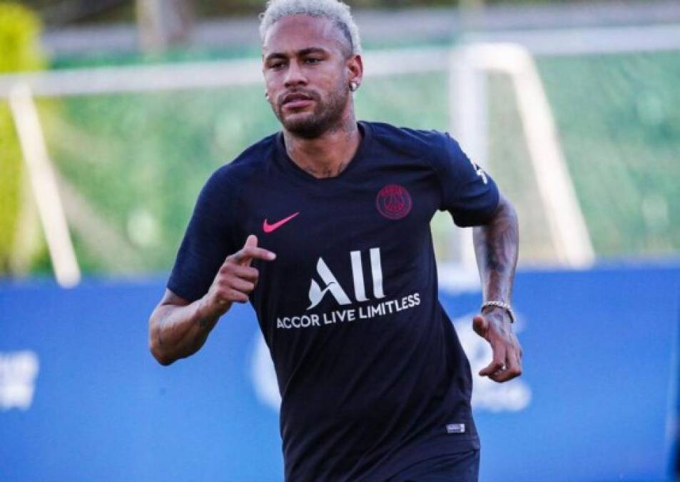 Neymar: Con el principio de acuerdo entre Bayern de Múnich y Barcelona para la cesión de Coutinho al club alemán, según L Équipe, Neymar se aleja definitivamente del Barcelona. El PSG era uno de los jugadores en lo que más interesado estaba para incluir en la operación de 'Ney'.