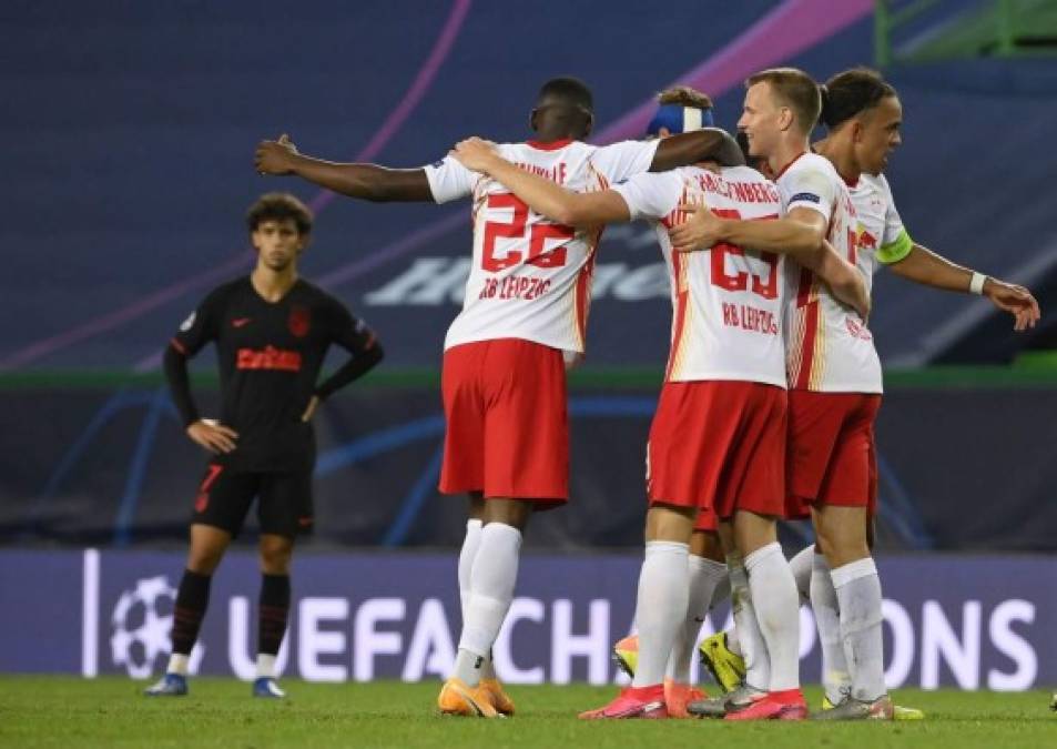 Los jugadores del RB Leipzig celebrando el gol de Tyler Adams.