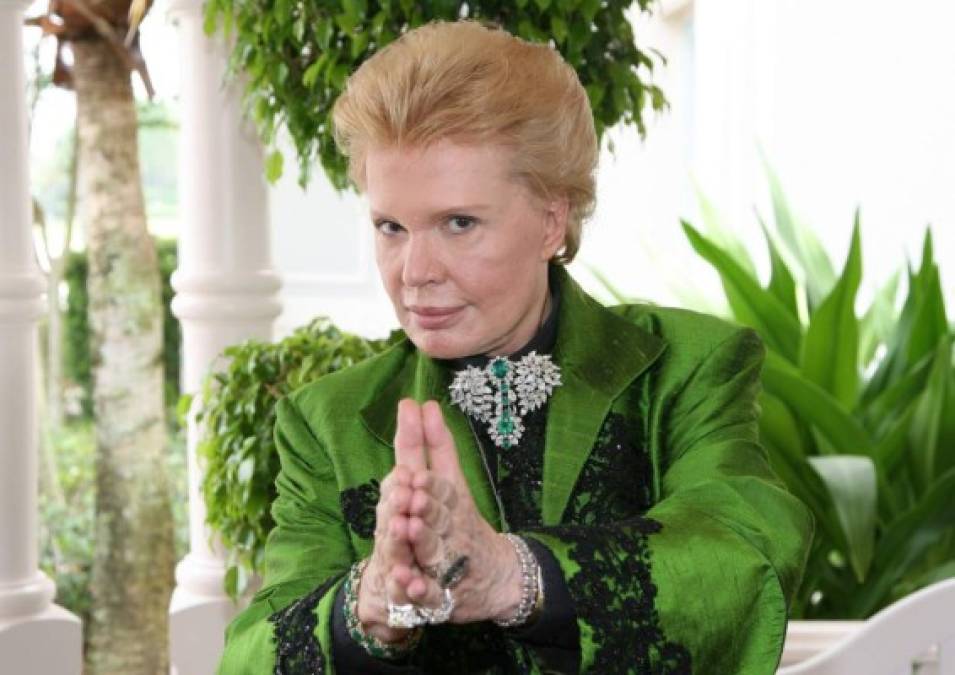 Según Hola.com, poco después de su obligado retiró por motivos de salud, Walter Mercado lanzó Passion Latinos, una página web para encontrar citas amorosas a base de signos zodiacales. “¡Encuentra a miles de latinos que están en búsqueda de pareja!”, prometía la página.