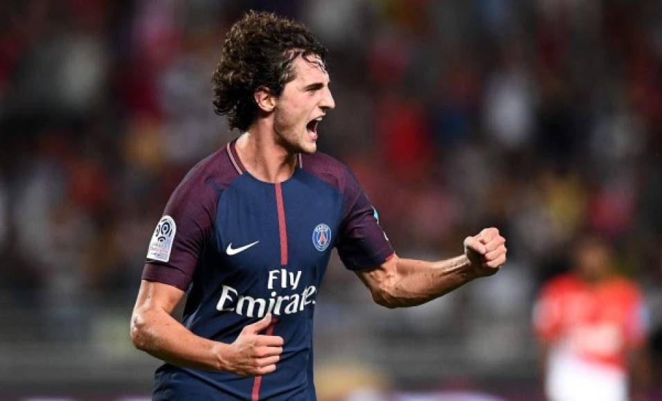 El centrocampista francés Adrien Rabiot es otro de los señalados en el club parisino.