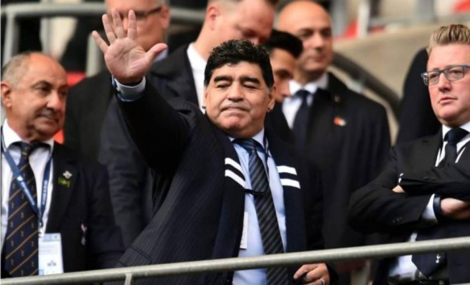 Diego Maradona será el presidente y el responsable de todo el fútbol del Dinamo Brest de Bielorrusia, según anunció este martes a través de su cuenta de Instagram. Firmé el contrato y soy el presidente del club Dinamo Brest. Gracias por la confianza y por pensar en mí. Otro logro juntos @matiasmorlaok', escribió Maradona. Foto AFP