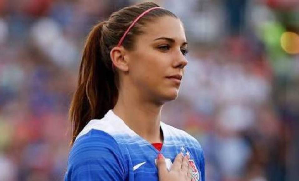 Alex Morgan, la reconocida futbolista de los Estados Unidos no pudo destacar pero su belleza es impecable.