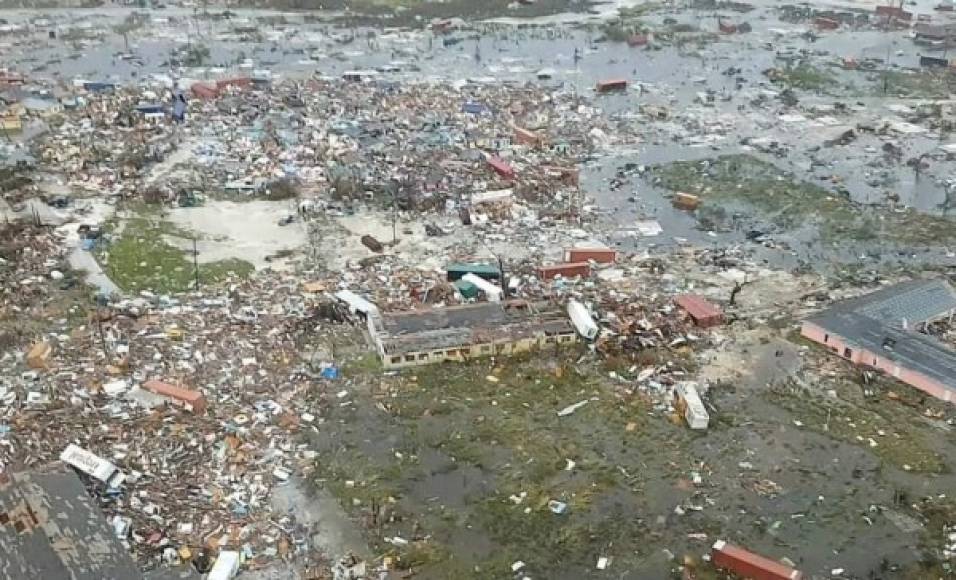 'Ábaco ha desaparecido', dijo uno de los pilotos locales al realizar un reconocimiento aéreo sobre las islas completamente destruidas tras el paso de Dorian.