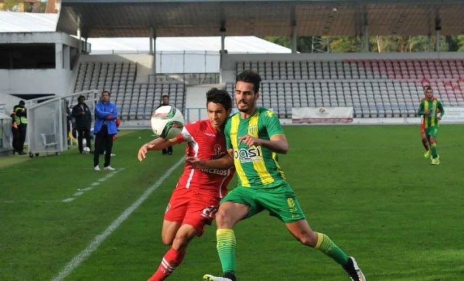 Jonathan Rubio (uniforme rojo): El volante hondureño de 20 años de edad ha renovado su contrato con Gil Vicente FC de Portugal por un año más.