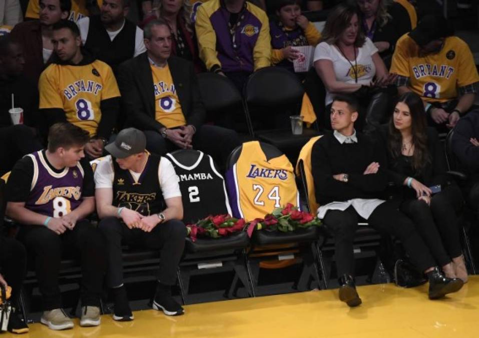 La sorpresa en el homenaje fue la presencia del futbolista mexicano Javier 'Chicharito' Hernández, junto su novia Sarah Kohan, ya que se sentaron al lado del lugar que ocupaba Kobe Bryant junto a su hija Gianna, donde colocaron las playeras de Los Lakers con el número 24 y una de Mamba con el número 2, mismos que utilizaban padre e hija en sus respectivos equipos.