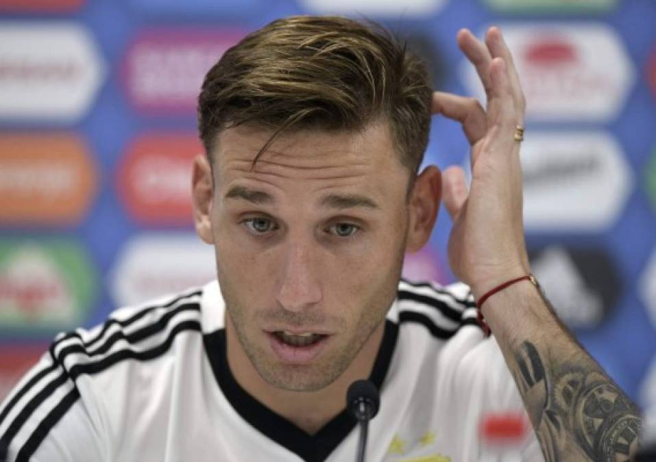 Lucas Biglia: No jugó ante Croacia pero todo apunta que volverá ante los nigerianos. Será volante de contención y hará pareja con Mascherano.