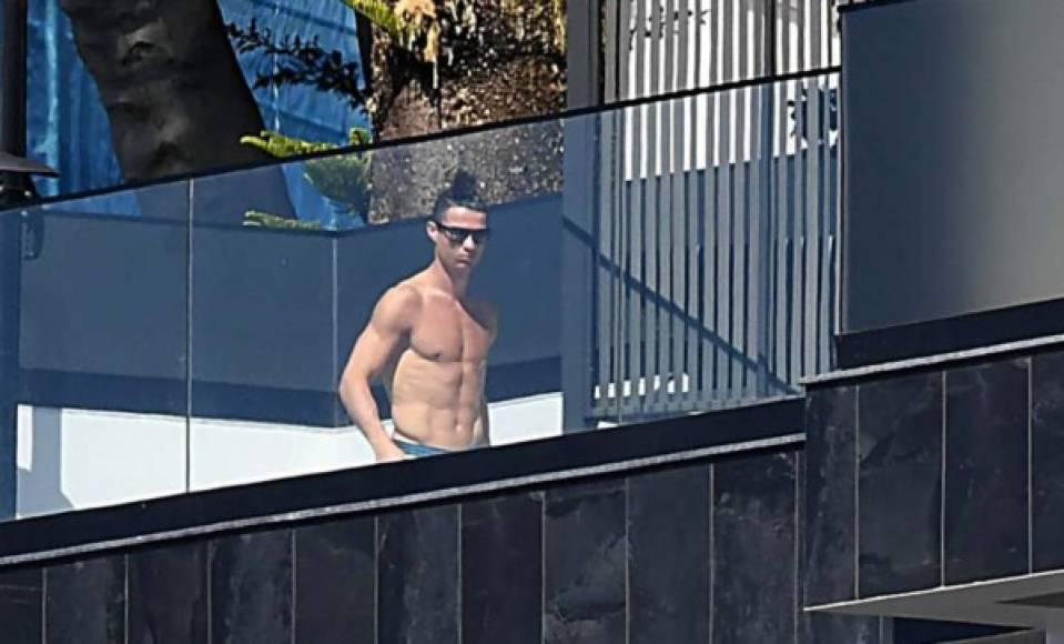 Cristiano Ronaldo se cansó de estar en cuarentena y pese a la pandemia del coronavirus, decidió salir a las calles de Portugal saltando la cuarentena.