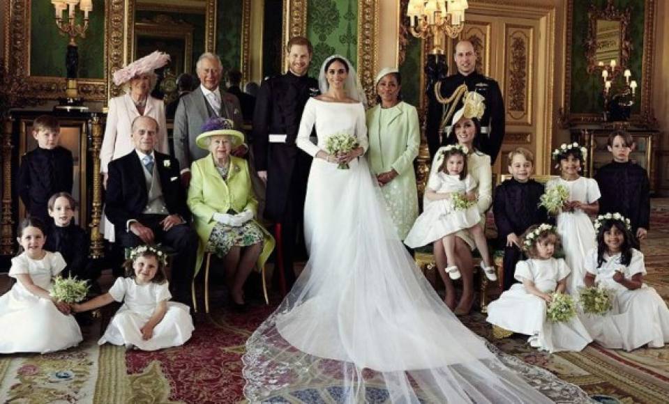 En un inicio la prensa británica vio en Meghan un soplo de aire fresco para la familia real. Una mujer que llevaba su propia carrera, susceptible de aportar modernidad a una institución envuelta en la tradición.<br/>Meghan se convirtió en el primer miembro de la familia real con un padre blanco y una madre afrodescendiente.<br/>