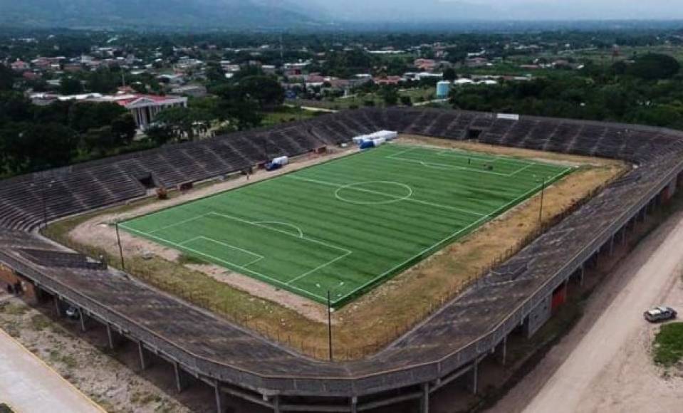 El estadio de la ciudad de La Paz cuenta con graderías en los cuatro costados.