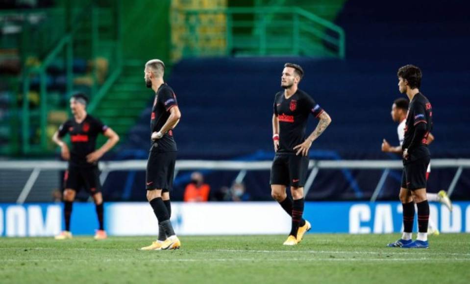 La tristeza de los jugadores del Atlético de Madrid tras el segundo gol del RB Leipzig.