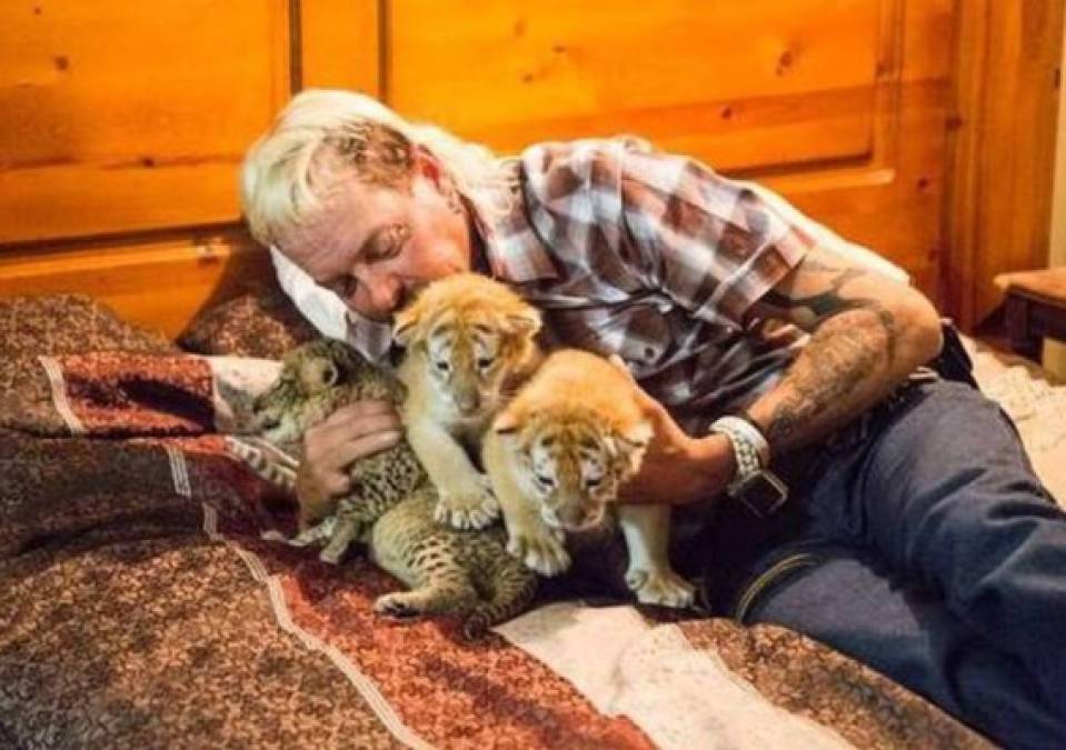 'Lo que nos fascinó fue que las personas en ese mundo eran más interesantes que los animales', dijo Goode a Rolling Stone al referirse a las insólitas personas que aparecen en la miniserie y que incluyen a las parejas de Joe Exotic y los trabajadores de los centros donde mantienen a los grandes felinos.