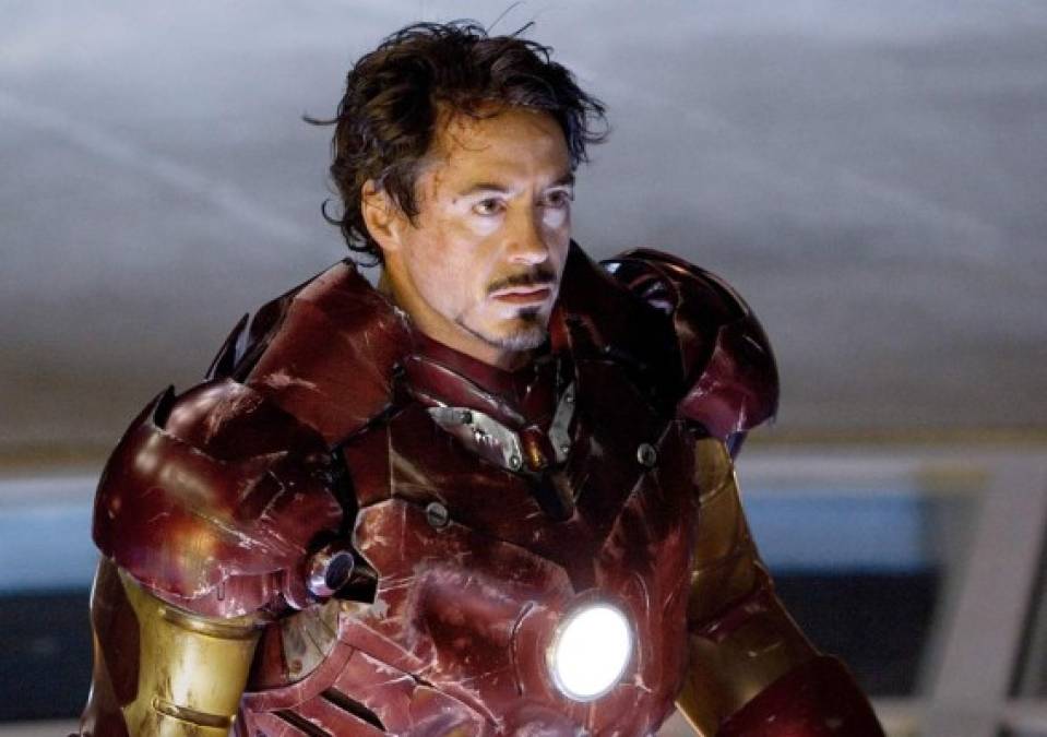 Robert Downey Jr.<br/>El actor Robert Downey Jr. ganó en su primer filme de Marvel, “ Iron Man”, 500 mil dólares, mientras que en la primer cinta de “Los Vengadores” recibió 50 millones de dólares (incluyendo porcentaje en taquilla). En 2017 apareció en la película “Spiderman: De Regreso a Casa” y por solo tres días de trabajo recibió la cantidad de 5 millones de dólares.<br/>