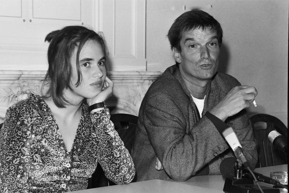 Judith Godrèche conoció al director de cine durante un casting, a la edad de 14 años, e inició una relación con él (que tenía 40) y se prolongó durante años, en la segunda mitad de la década de 1980.