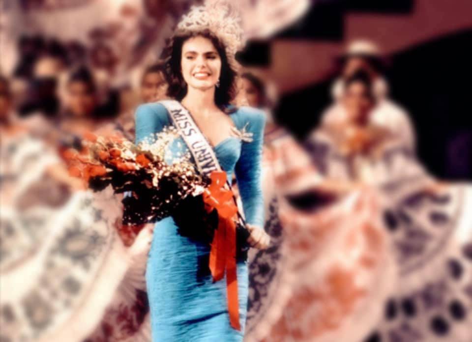 Bárbara Palacios la noche de su coronación como Miss Universo en 1986.