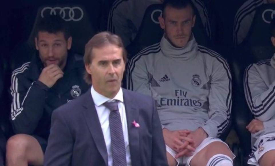 El gesto serio de Lopetegui y Gareth Bale en el banquillo del Bernabéu.