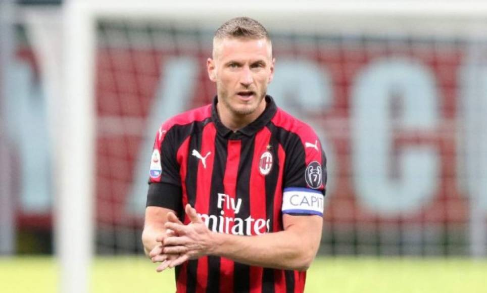 Ignazio Abate: Lateral italiano de 33 años de edad que no tiene club. Ha jugado en clubes como el Milan, Torino, Empoli, Modena, Piazenza y Nápoles.<br/>