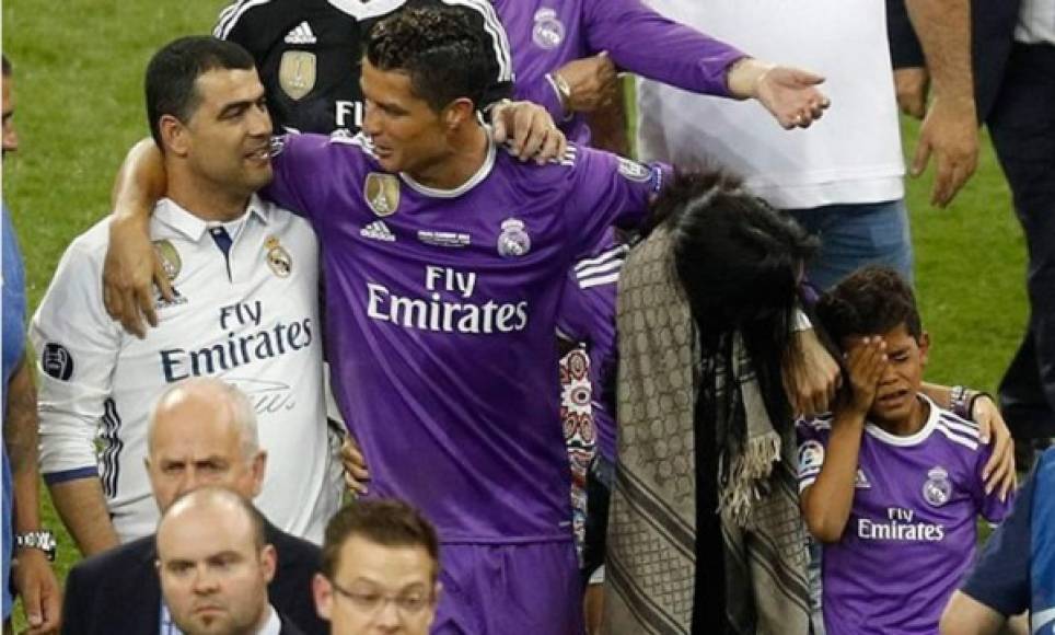 El hijo de Cristiano Ronaldo apareció llorando en el campo tras la final.