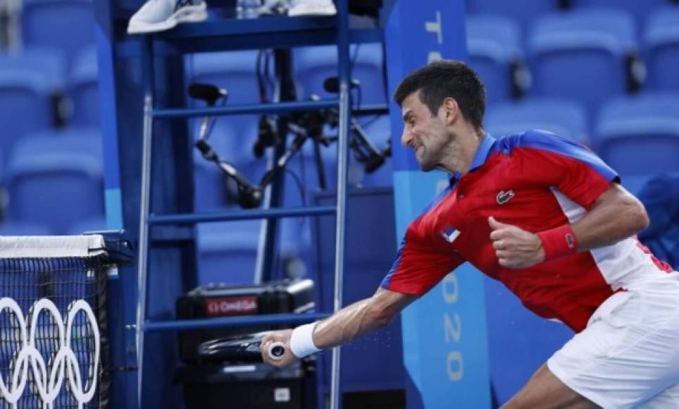 Djokovic reventó con mucha furia la raqueta en la red. Foto - Diario Marca