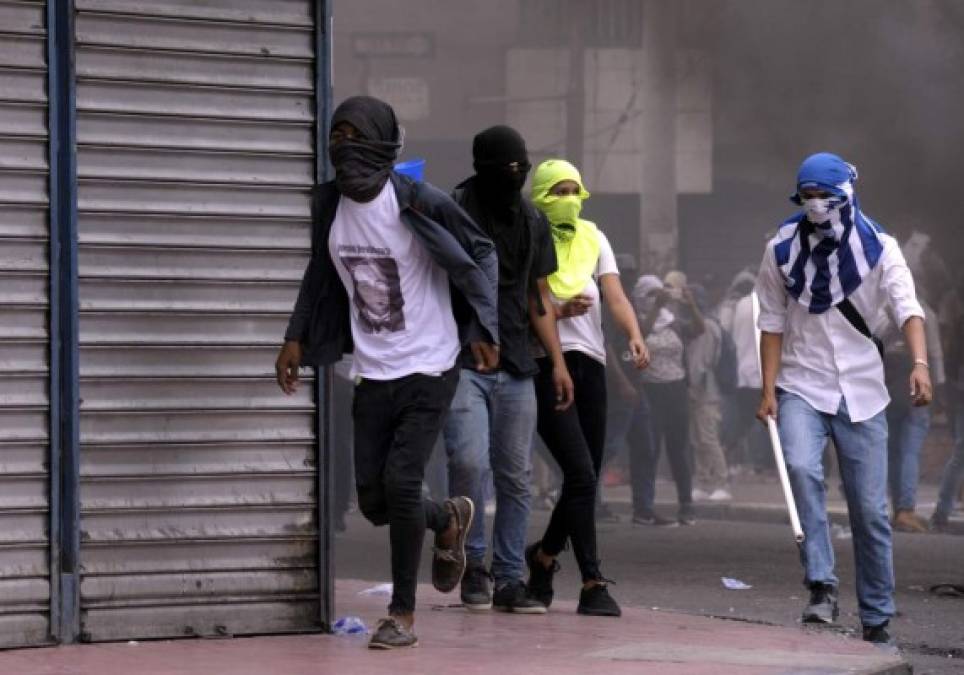 El dirigente magisterial Jaime Rodríguez dijo a periodistas que las protestas, iniciadas la semana pasada sin incidentes, continuarán los próximos días contra 'la privatización de la educación y la salud'.