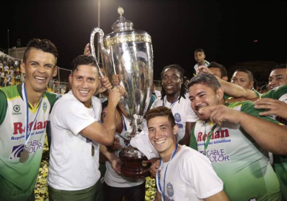 El cuadro canechero se alzó con la Copa Presidente.