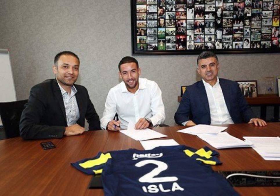 El equipo turco Fenerbahce ha presentado al defensa chileno Mauricio Isla. El jugador, procedente del Cagliari, firma un contrato por tres años.