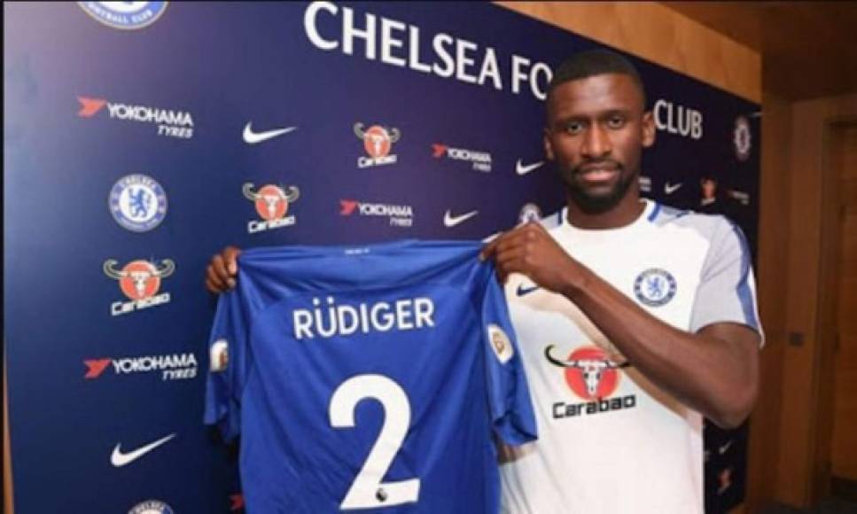 OFICIAL: El defensa Antonio Rüdiger ha firmado para las cinco próximas temporadas por el Chelsea, llega procedente de la Roma. El traspaso del alemán se ha cifrado en 38,4 millones de euros