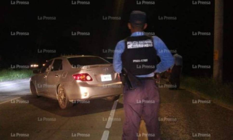 Acribillados murieron dos hombres dentro de un carro en San Pedro Sula en la noche del pasado miércoles en el segundo Anillo Periférico de San Pedro Sula.<br/><br/>Las víctimas fueron identificadas como Edgar Geovanny Vásquez y Olman Antonio Alvarado Mejía, quienes quedaron irreconocibles por la cantidad de disparos, al parecer de grueso calibre. Se informó que el carro está a nombre de Franklyn Arnulfo Ponce Martínez, originario de El Progreso, Yoro.<br/>