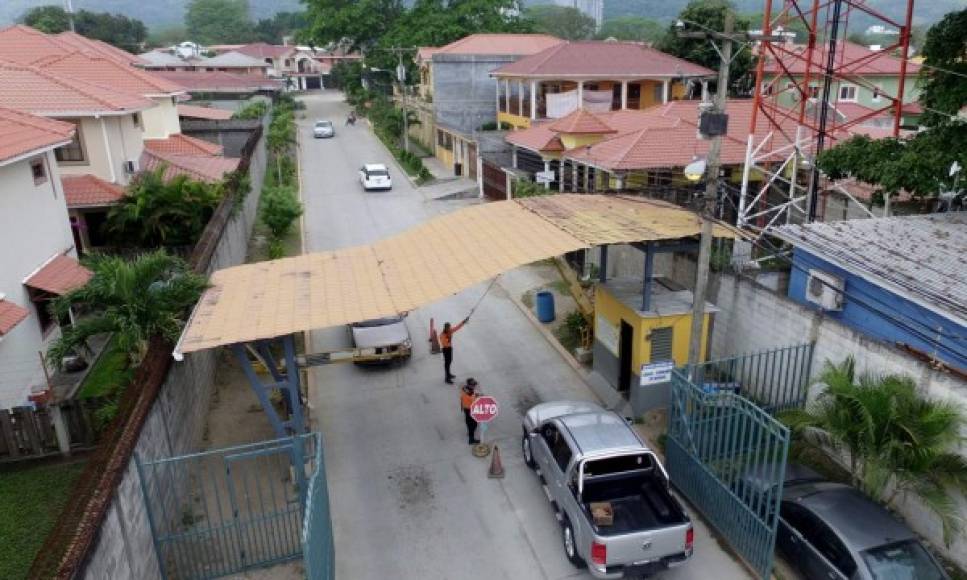 Desde que controlaron el ingreso a particulares se redujeron los asaltos en la colonia Villas del Sol dicen los residentes.