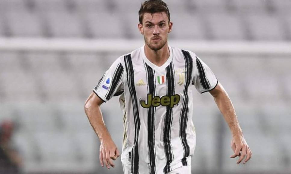 Daniele Rugani es otro de los futbolistas que se irá de la Juventus antes del cierre del mercado y su destino más próximo es el Valencia. El equipo español se ha interesado en las últimas horas en el central italiano. En España aseguran que puede ser el primer fichaje del equipo ché que urge de refuerzo.