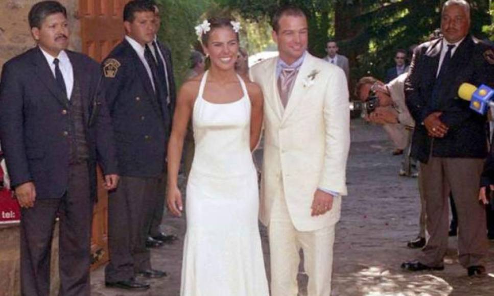 En el 2001 la actriz muy enamorada contrajo matrimonio con el futbolista y ahora comentarista de TV Azteca Luis García. Pero se divorciaron en 2004
