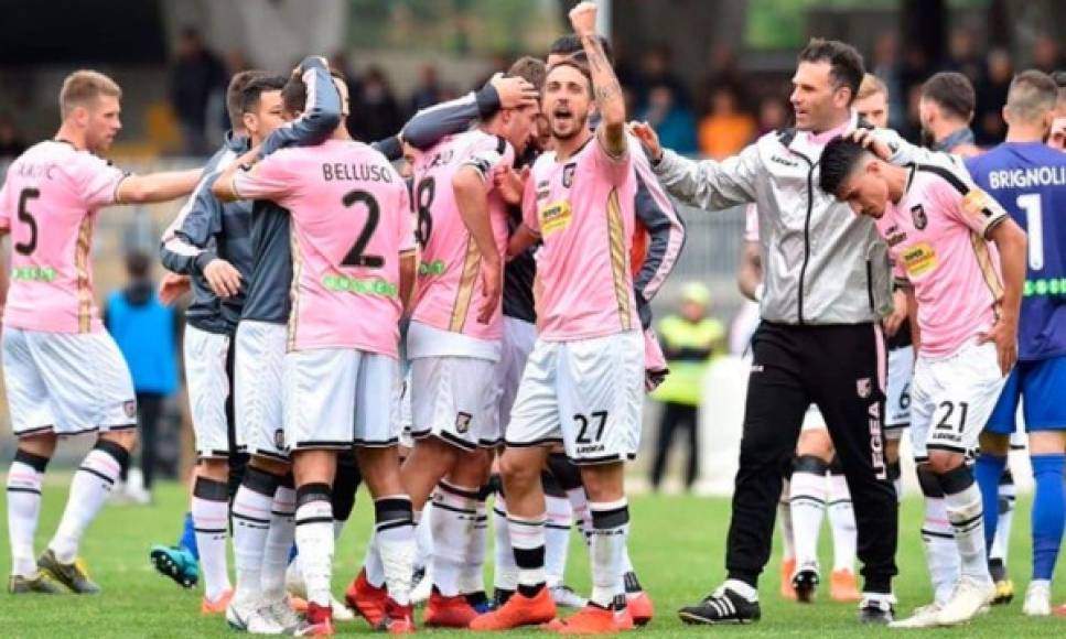 El Palermo logró participar en varias temporadas en la Copa de la UEFA. También se había quedado cerca de jugar la UEFA Champions League y alcanzó la final de la Coppa de Italia en 2011, que perdió ante el Inter de Milán.