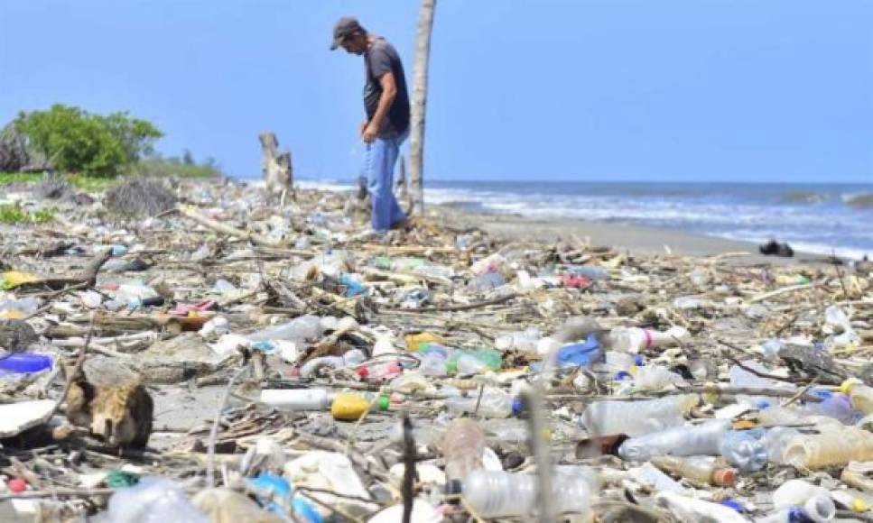 Fajardo indicó que la biobarda tendrá capacidad para retener un 20 % de la basura que arrastra el río, una buena parte procedente de la capital guatemalteca, que es arrojada a otro río que es afluente del Motagua.