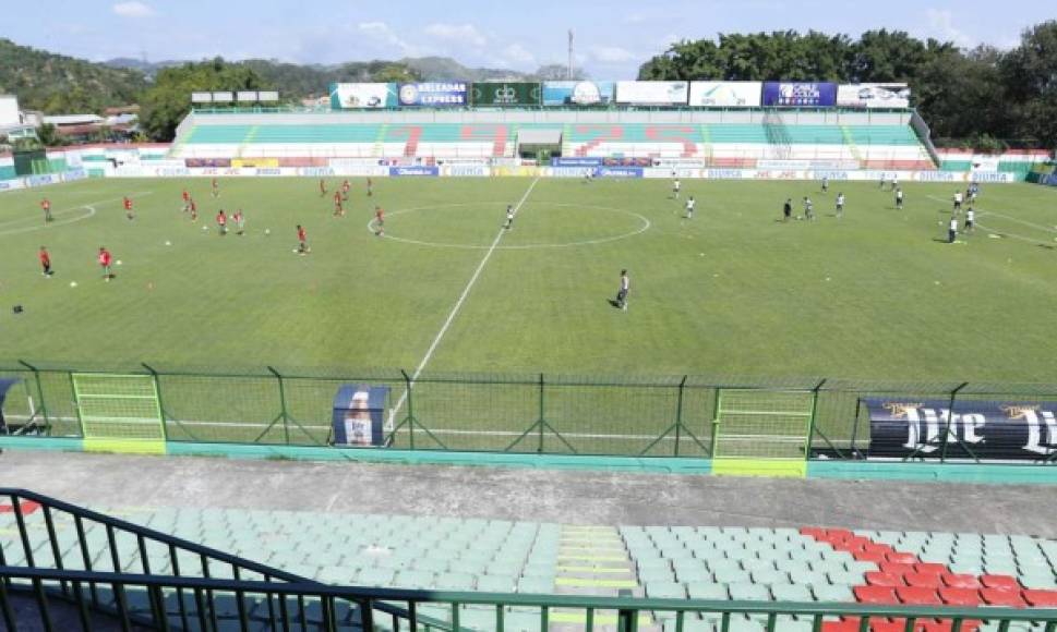 Así lució el estadio Yankel Rosenthal de solitario, solamente con jugadores de Marathón y Honduras Progreso.