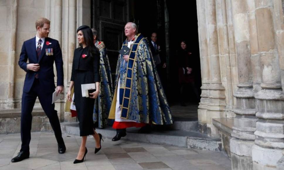 Se casarán el mismo día. <br/>'Me encantaría decir 'sí, quiero' al mismo tiempo que Meghan', confió a la revista HarpersBazaar.com Lucy Parkinson, de 26 años, que se casará con Andrew Dixon, de 30, el 19 de mayo. La prometida está 'impaciente' por ver el vestido de boda de Meghan, aunque es consciente de que no podrá 'competir' con la actriz estadounidense, que recurrirá a un diseñador de renombre.