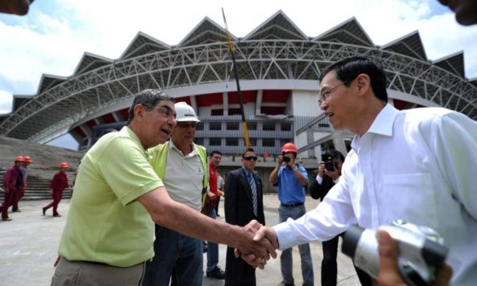 3. Costa Rica: Luego de que el Gobierno de Oscar Arias rompiera relaciones con Taiwán en 2007, China construyó el Estadio Nacional de Costa Rica en San José, un regalo de 83 millones de dólares y mayor símbolo de la presencia china en Centroamérica. El gigante asiático también estableció un Tratado de Libre Comercio con Costa Rica, aumentando su presencia económica en Centroamérica.