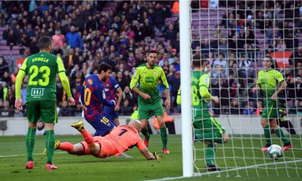 Messi le pegó tremendo baile al portero del Eibar para el 4-0 en el partido.